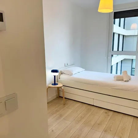 Ocean View Balcony - New 3bed 6pax Apartment *