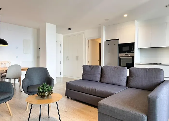 Ocean View Balcony - New 3bed 6pax דירה ויגו